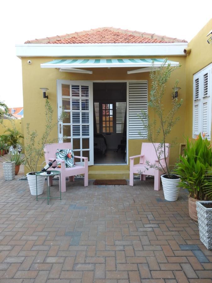 Historic Building The Palm Backyard Studio-Apartment Willemstad, Curacao Feel Home Away From Home Exterior photo