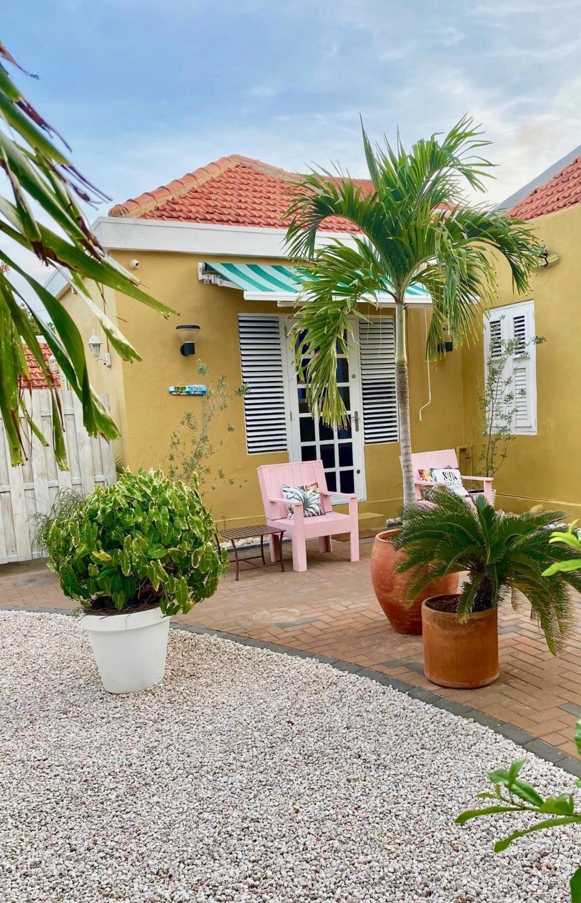 Historic Building The Palm Backyard Studio-Apartment Willemstad, Curacao Feel Home Away From Home Exterior photo